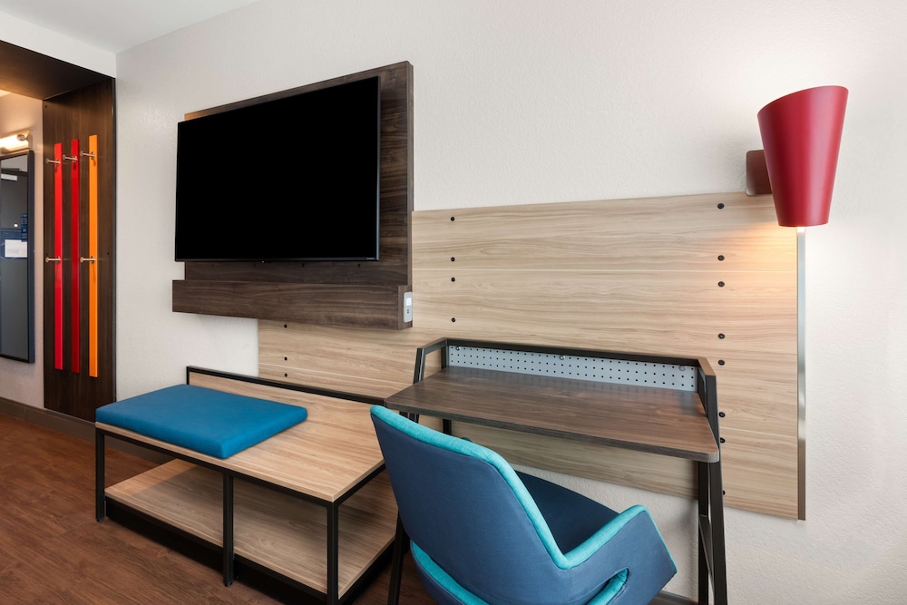Tru by Hilton Portland Airport - photo 10