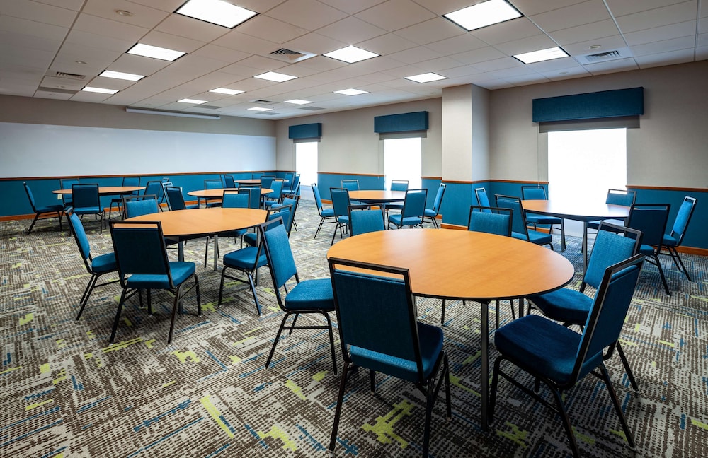 Hampton Inn & Suites St. Louis at Forest Park - photo 30