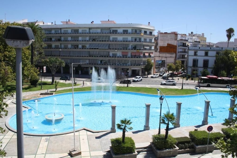 Apartamentos Turísticos Mamelón — 4-Star Luxury Hotel in Jerez De La Frontera, Spain