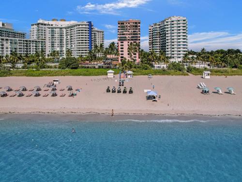 Stylish Ocean Beach Retreat Beach Service 1009 — 4-Star Luxury Hotel in Miami Beach, United States