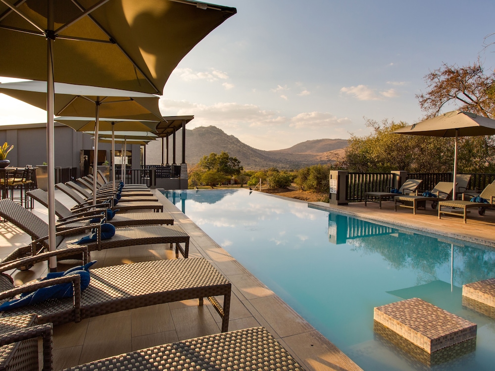Shepherds Tree Game Reserve — 5-Star Luxury Hotel in Mogwase, South Africa