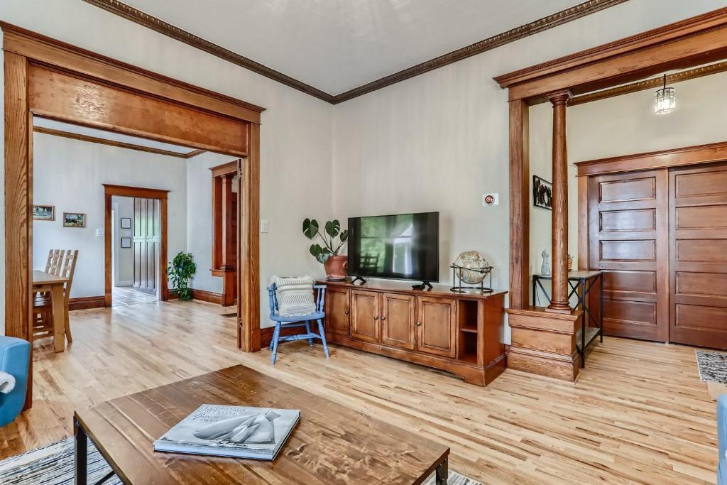 113 4th Ave in Longmont, United States