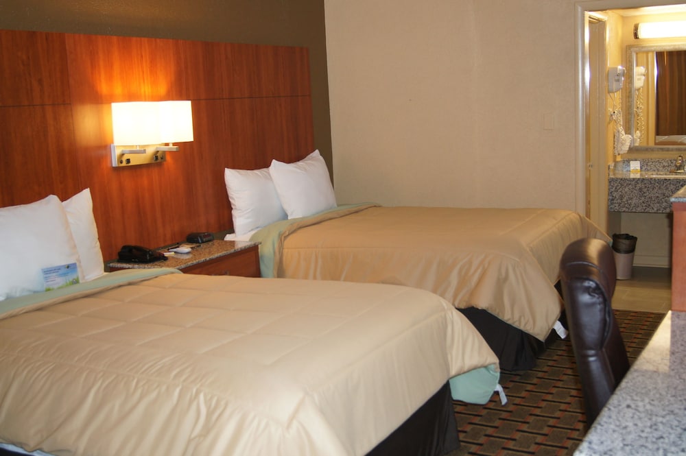 Days Inn by Wyndham Durham Near Duke University - photo 15
