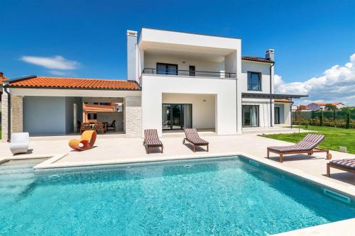 Villa Jan — 4-Star Luxury Hotel in Valbandon, Croatia