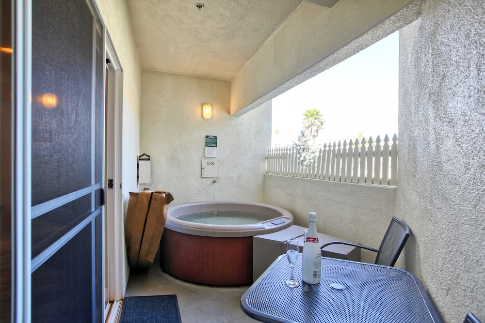 SeaVenture Beach Hotel - photo 31