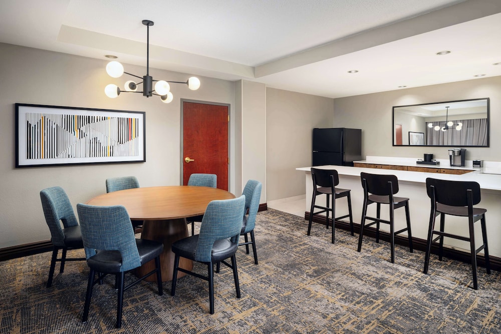Embassy Suites Lincoln - photo 22