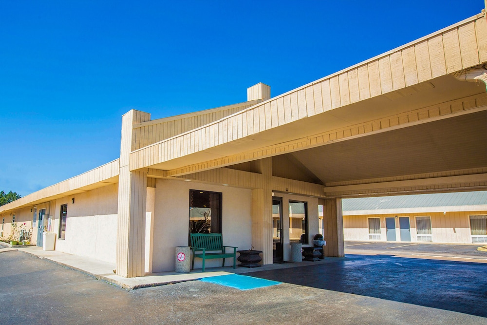 Rodeway Inn & Suites Brookhaven MS - photo 30