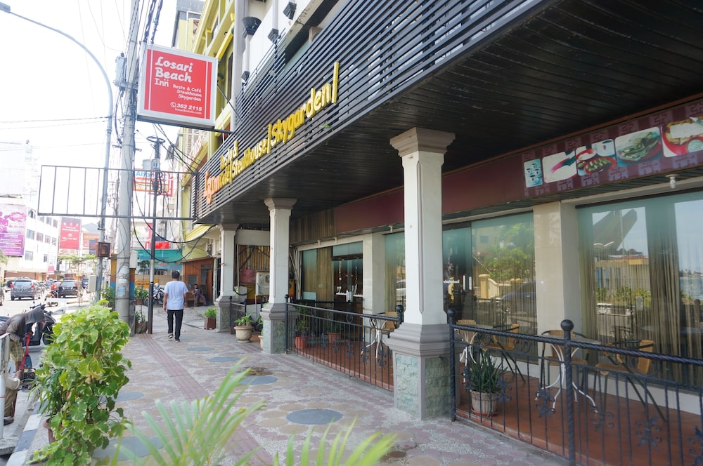 Losari Beach Inn - last minute hotel in Makassar