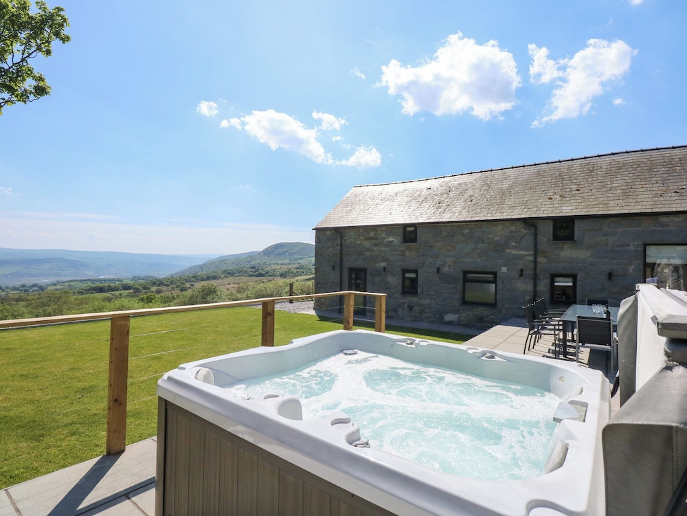 Ysgubor Maen Y Bardd in Conwy, United Kingdom