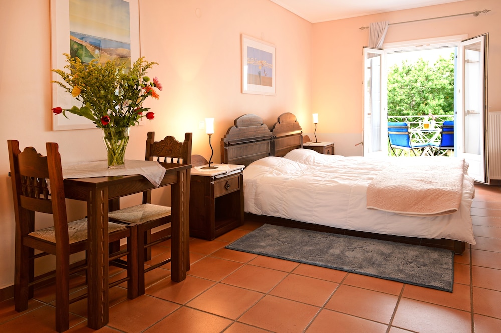 Mira Mare Hotel in Delphi, Greece