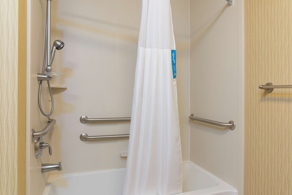 Hampton Inn East Lansing - photo 24