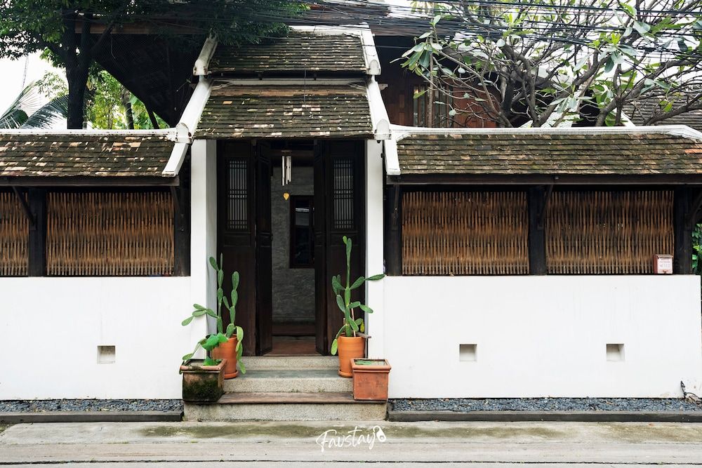 Baan Mahabhirom by Favstay