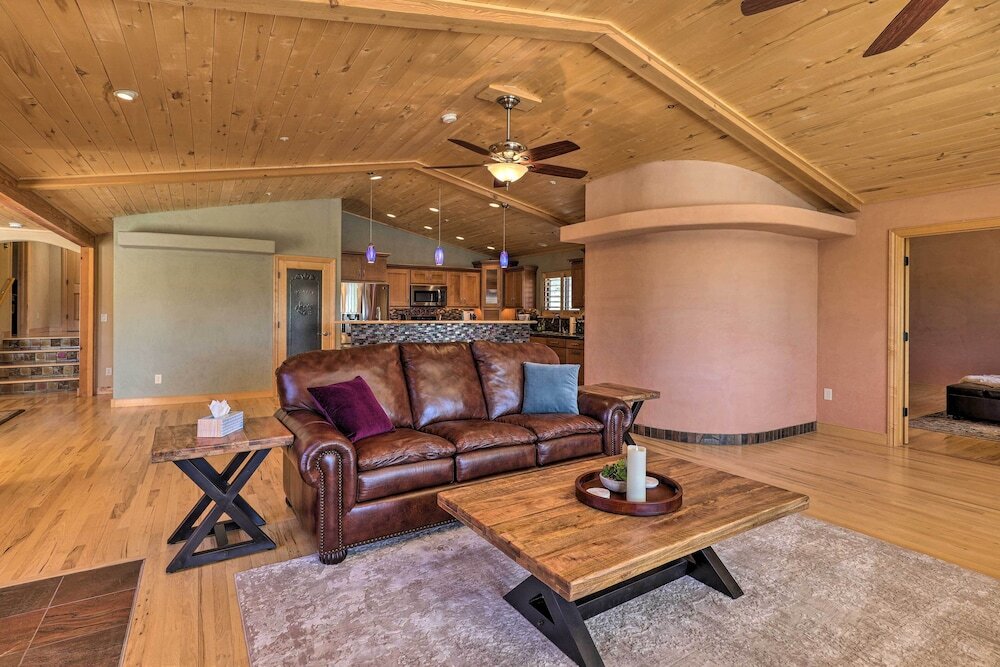 5 Mi to Butte Creek Trail Prescott Home with Deck — 4-Star Luxury Hotel in Prescott, United States
