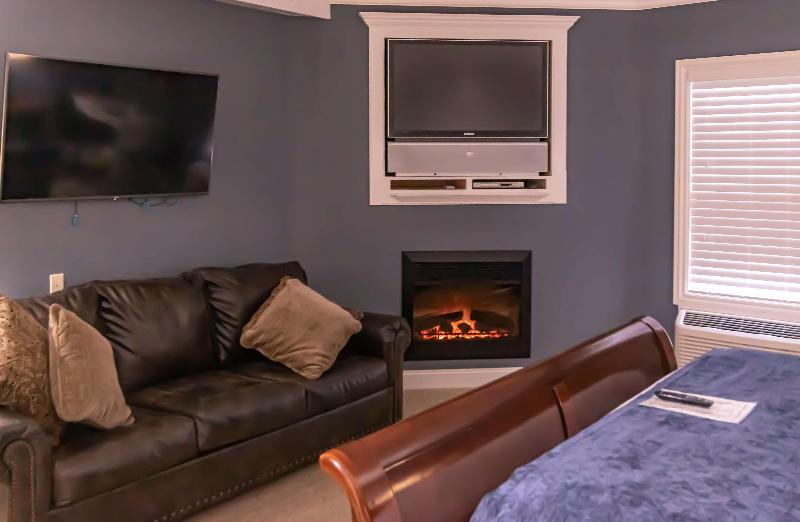 Depot Inn and Suites - photo 17