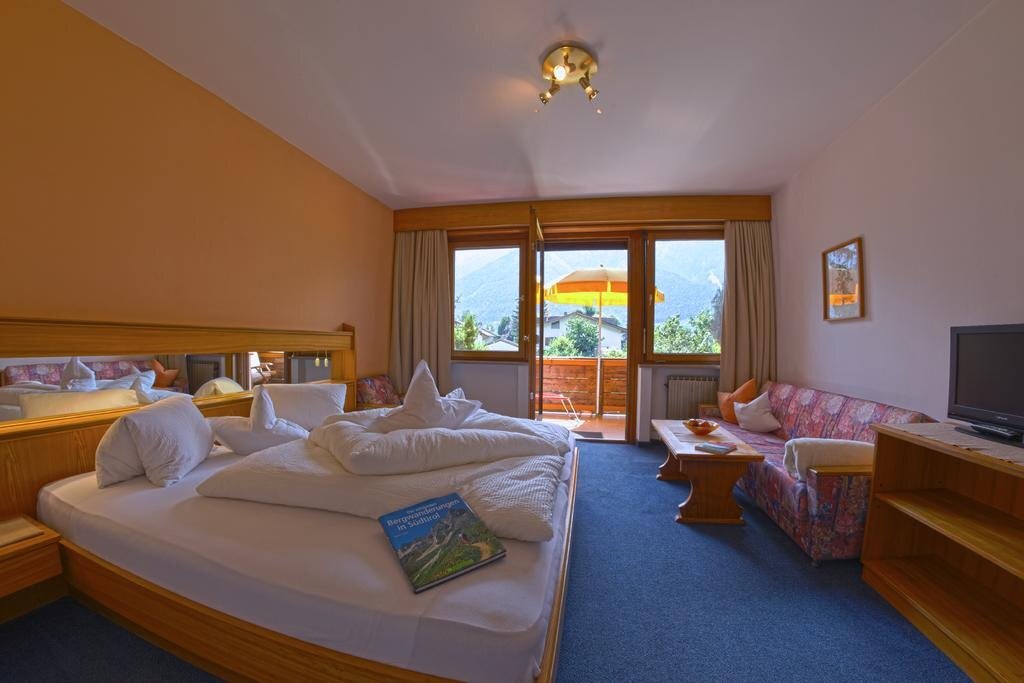 Garni Hotel Rinner Julia - carbon neutral hotel in Laces