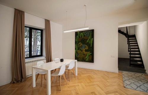 Super Cozy Stylish Apartment For 4 In Tbilisi