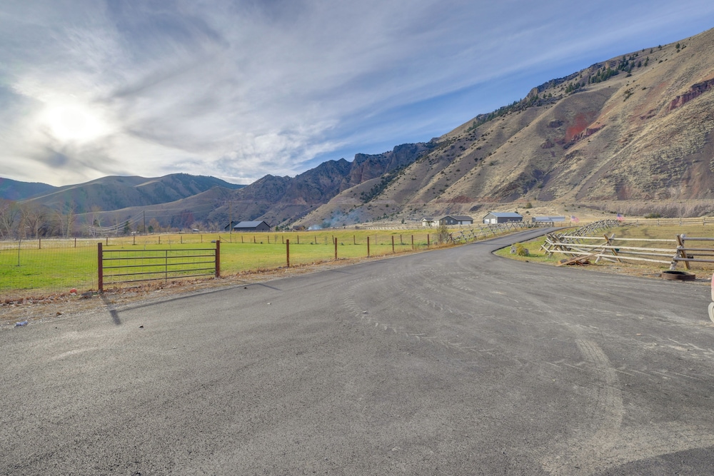 Salmon Vacation Rental w On site River Access - photo 44