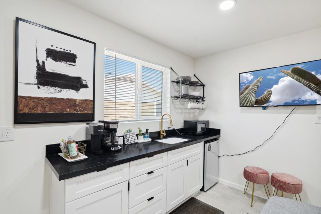 Studio 8 Minutes to Old Town Scottsdale - photo 3