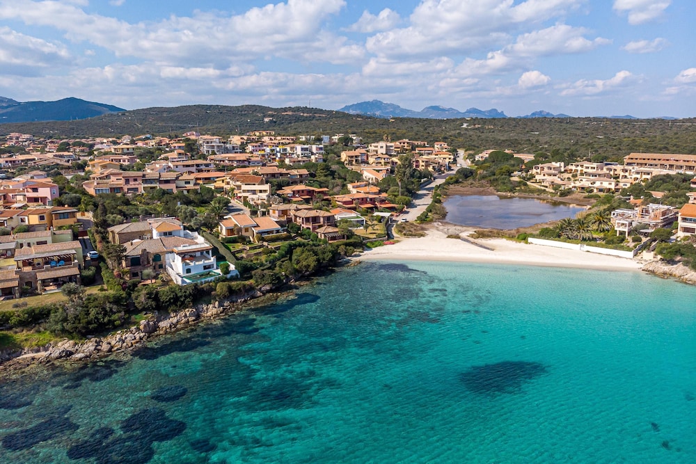 Villa Oleandri 50m From Seashore — 4-Star Luxury Hotel in Golfo Aranci, Italy