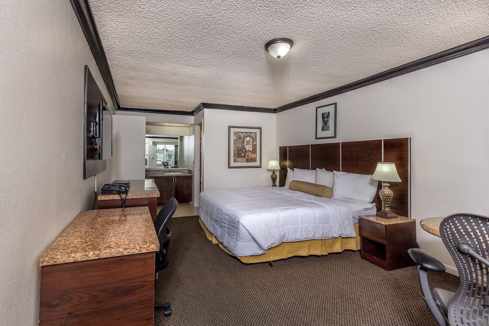 Budget Host Inn - photo 9
