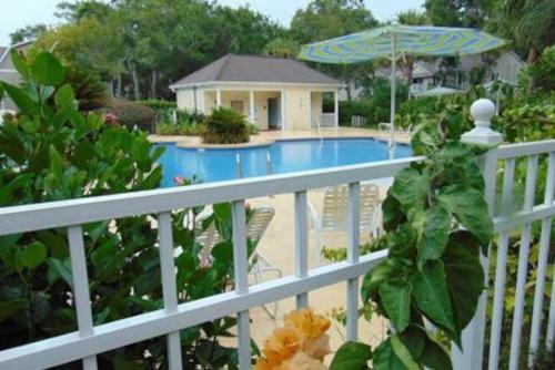 T15 downstairs beachy quiet King bed — 4-Star Luxury Hotel in Country Club Estates, United States