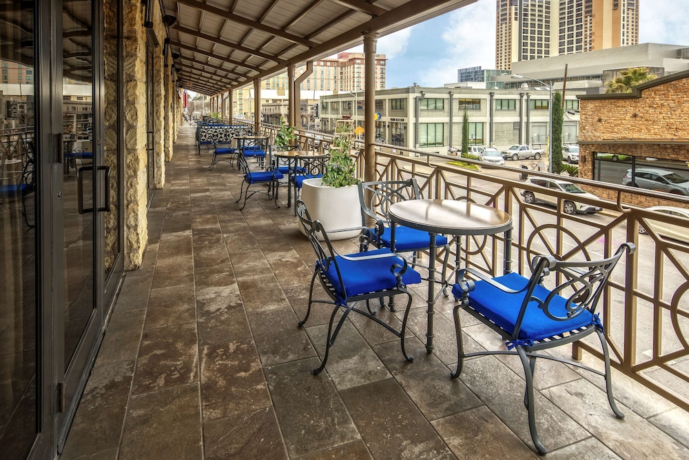 Hampton Inn & Suites Austin Downtown - photo 59