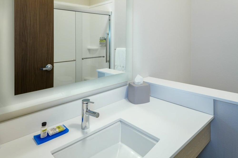 Holiday Inn Express & Suites Medford by IHG - photo 20