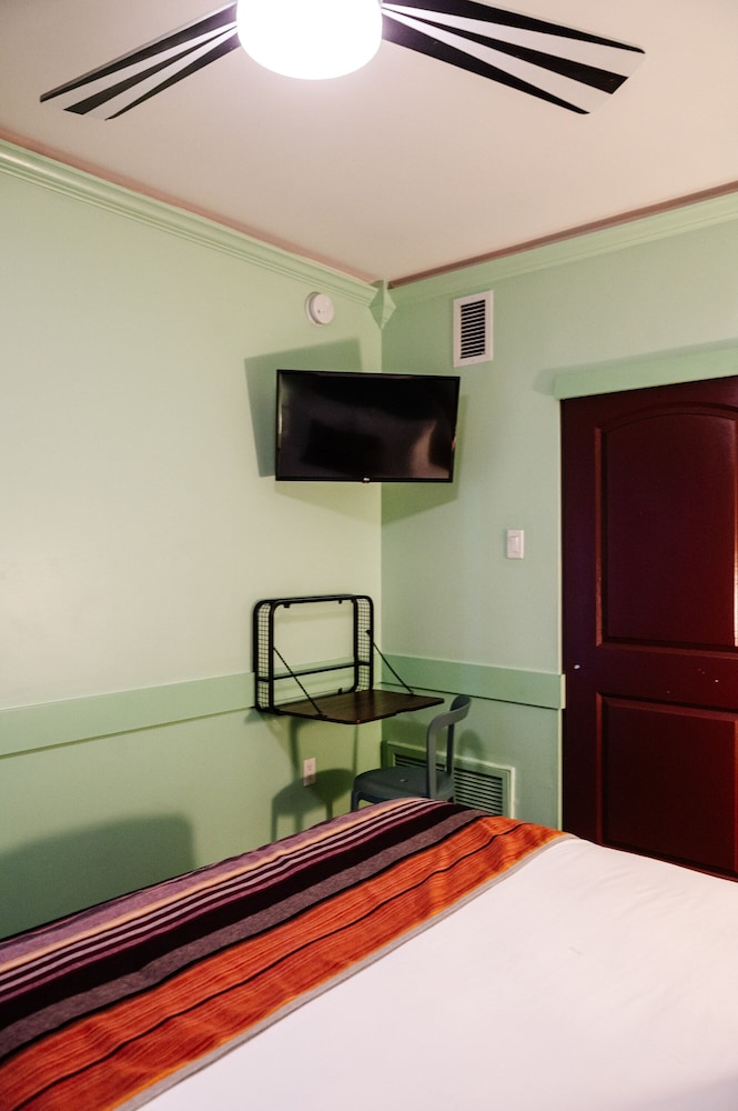 Frenchmen Hotel - photo 18