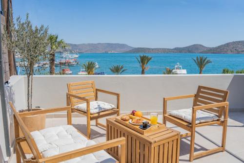 Elounda Helios Luxury Apartment with Rooftop Jacuzzi — 4-Star Luxury Hotel in Elounda, Greece