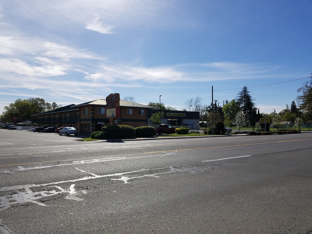 Gridley Inn & RV Park - photo 30