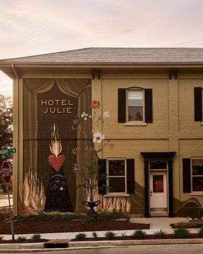 Hotel Julie in Stratford, Canada