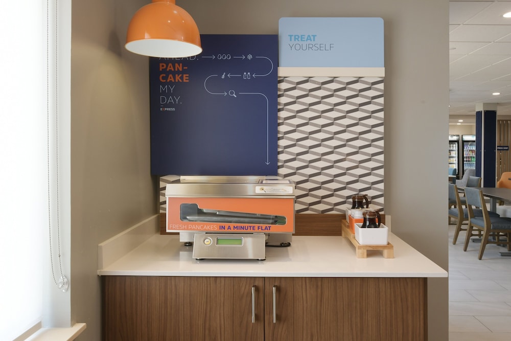 Holiday Inn Express & Suites Williamstown Glassboro by IHG - photo 30