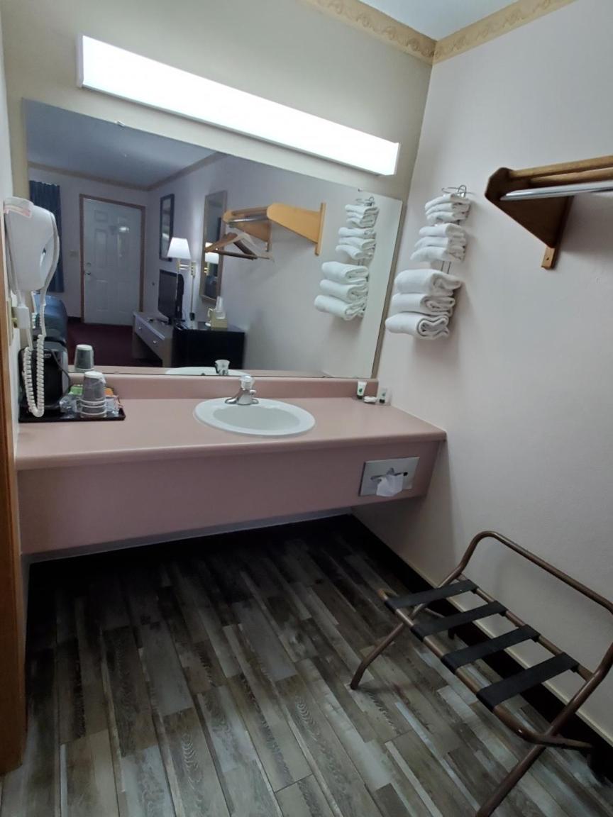 Twelve Oaks Inn - photo 35