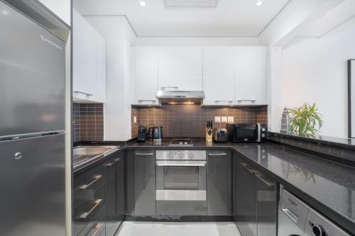 Stylish Studio with Premium Features in Marina — 4-Star Luxury Hotel in Dubai, United Arab Emirates
