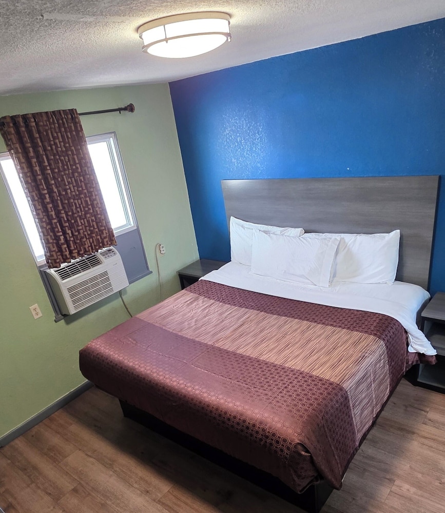 Plaza Motel - photo 16