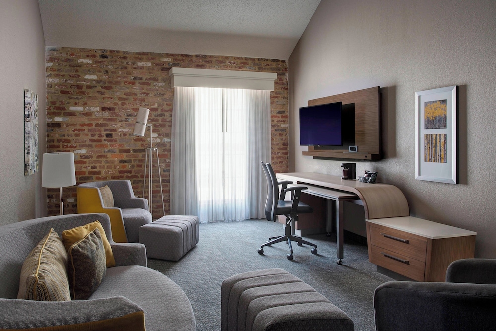 Courtyard by Marriott New Orleans Warehouse Arts District - photo 16