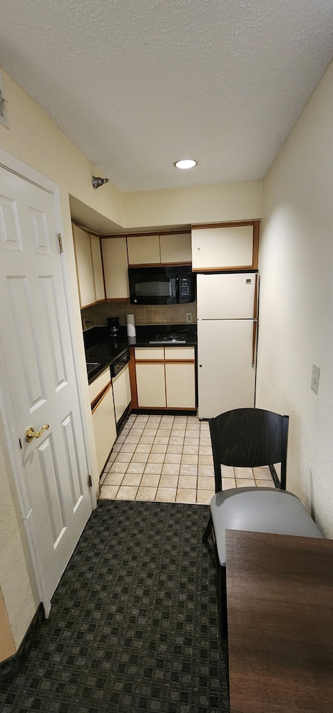 Affordable Suites of America Detroit Warren - photo 11