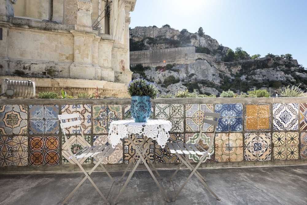 Sanbartolomeo Casa e Putìa — 4-Star Luxury Hotel in Scicli, Italy