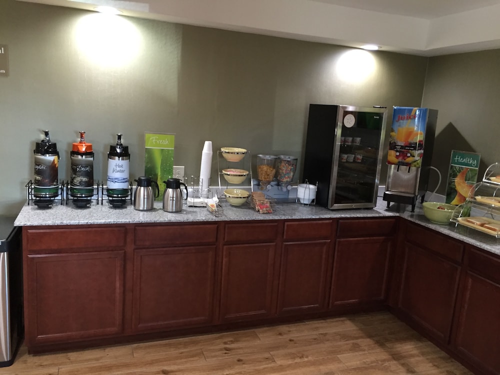 Quality Inn Near Pimlico Racetrack - photo 28