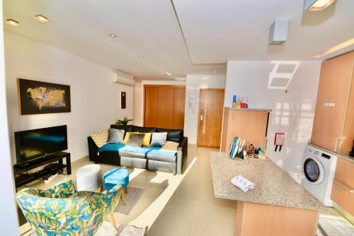 Silver Apartment for 4 guests 150m from beach — 4-Star Luxury Hotel in Sao Martinho Do Porto, Portugal