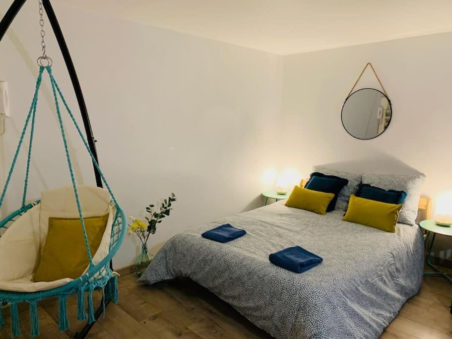 Cocooning Modern Design Studio — hotel in Avesnes-Sur-Helpe