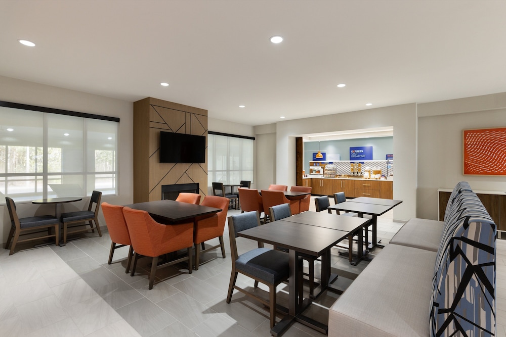 Holiday Inn Express Savannah Airport - photo 39