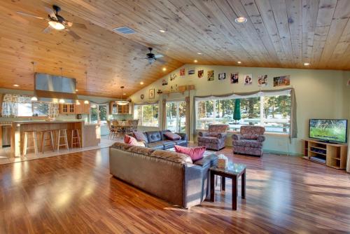 Sequoia Chalet home — 4-Star Luxury Hotel in South Lake Tahoe, United States