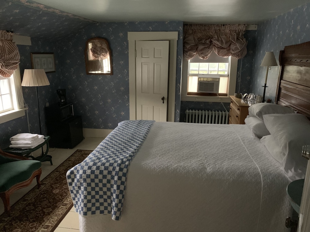Lovett s Inn and Restaurant - photo 17