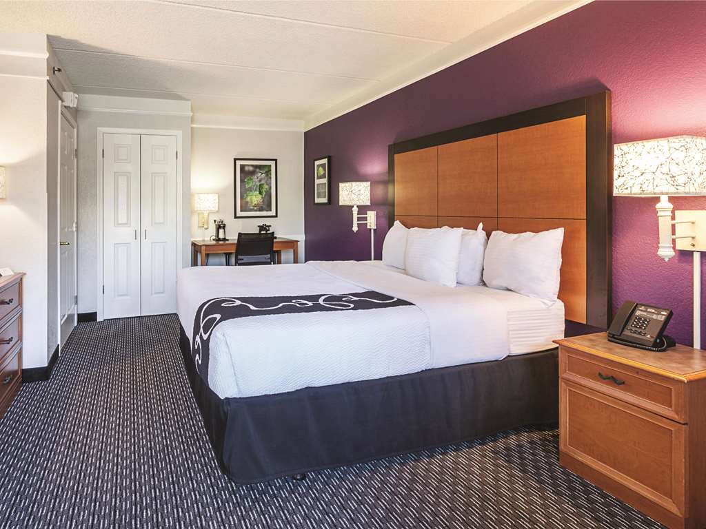 Howard Johnson by Wyndham Sacramento Downtown - photo 9