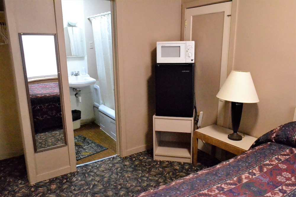 Innkeeper Motel - photo 34