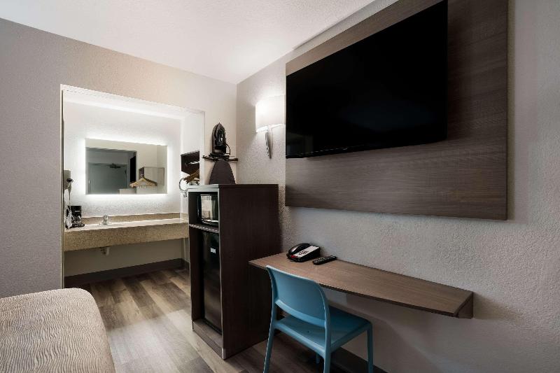 Quality Inn Elk Grove Sacramento - photo 29