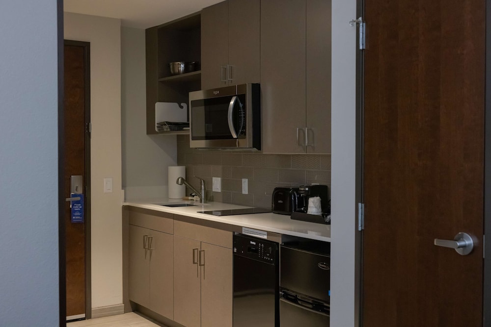 Best Western Plus Executive Residency Phoenix North Happy Valley - photo 31