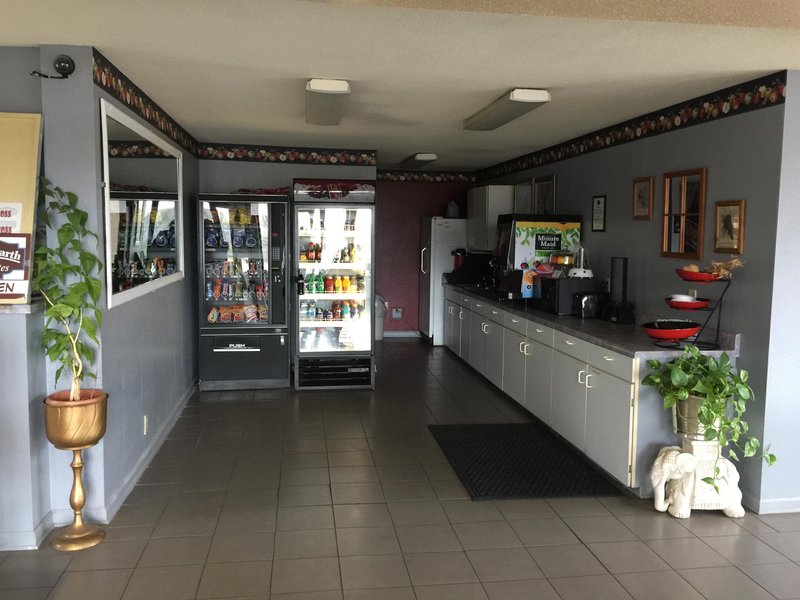 Country Hearth Inn & Suites Gainesville - photo 10