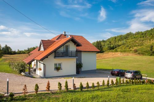 Apartmani Leptir — 4-Star Luxury Hotel in Rakovica, Croatia